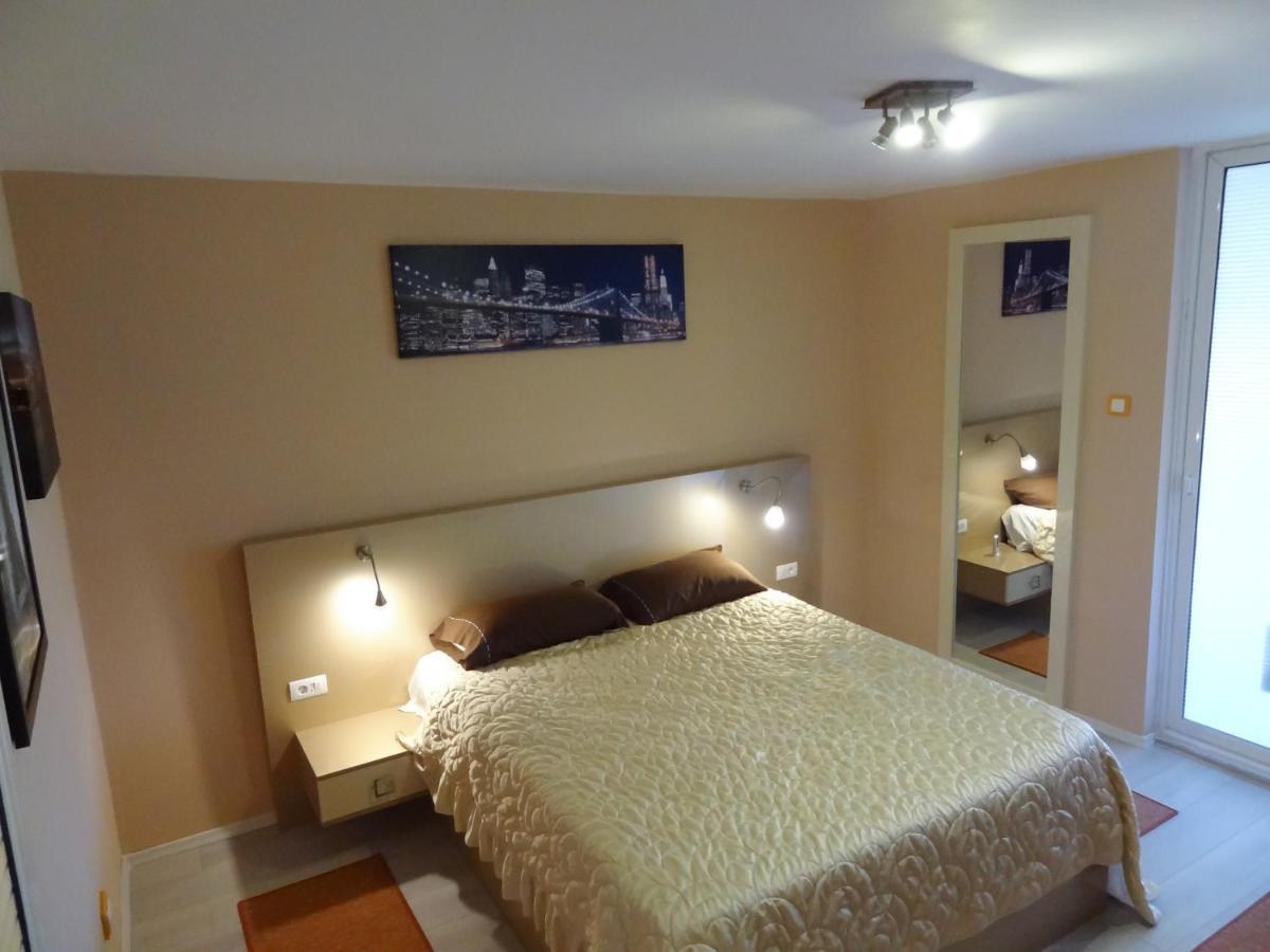 Lvc,Lac & Nyc Apartshotel Faleza Galaţi Extérieur photo